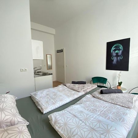 8 Fully Equipped Studio Shared Apt W Terrace Margareten Viyana Dış mekan fotoğraf