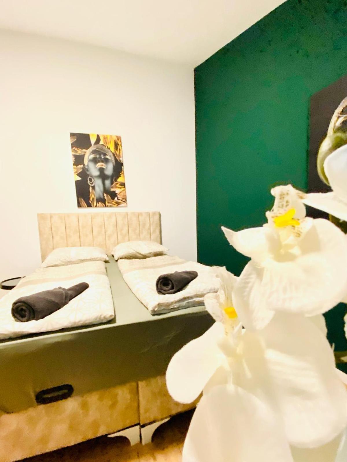 8 Fully Equipped Studio Shared Apt W Terrace Margareten Viyana Dış mekan fotoğraf