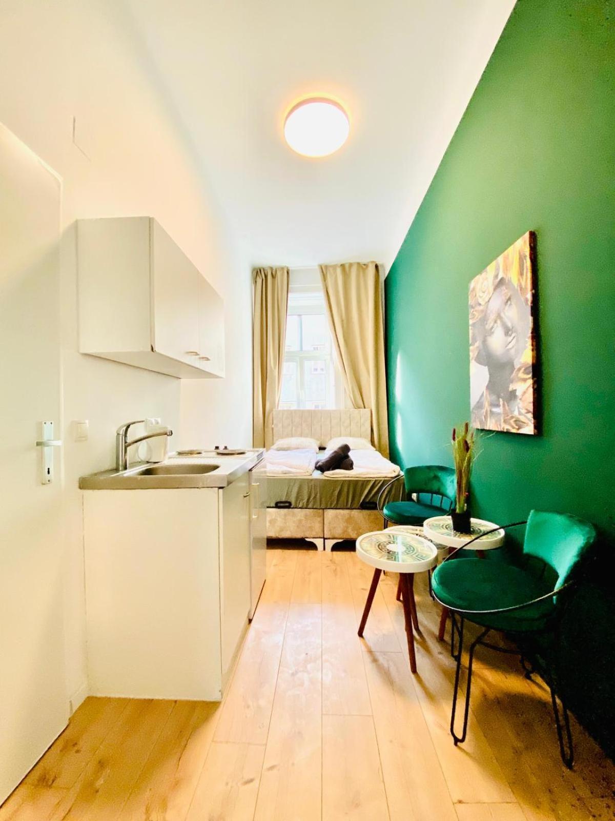 8 Fully Equipped Studio Shared Apt W Terrace Margareten Viyana Dış mekan fotoğraf