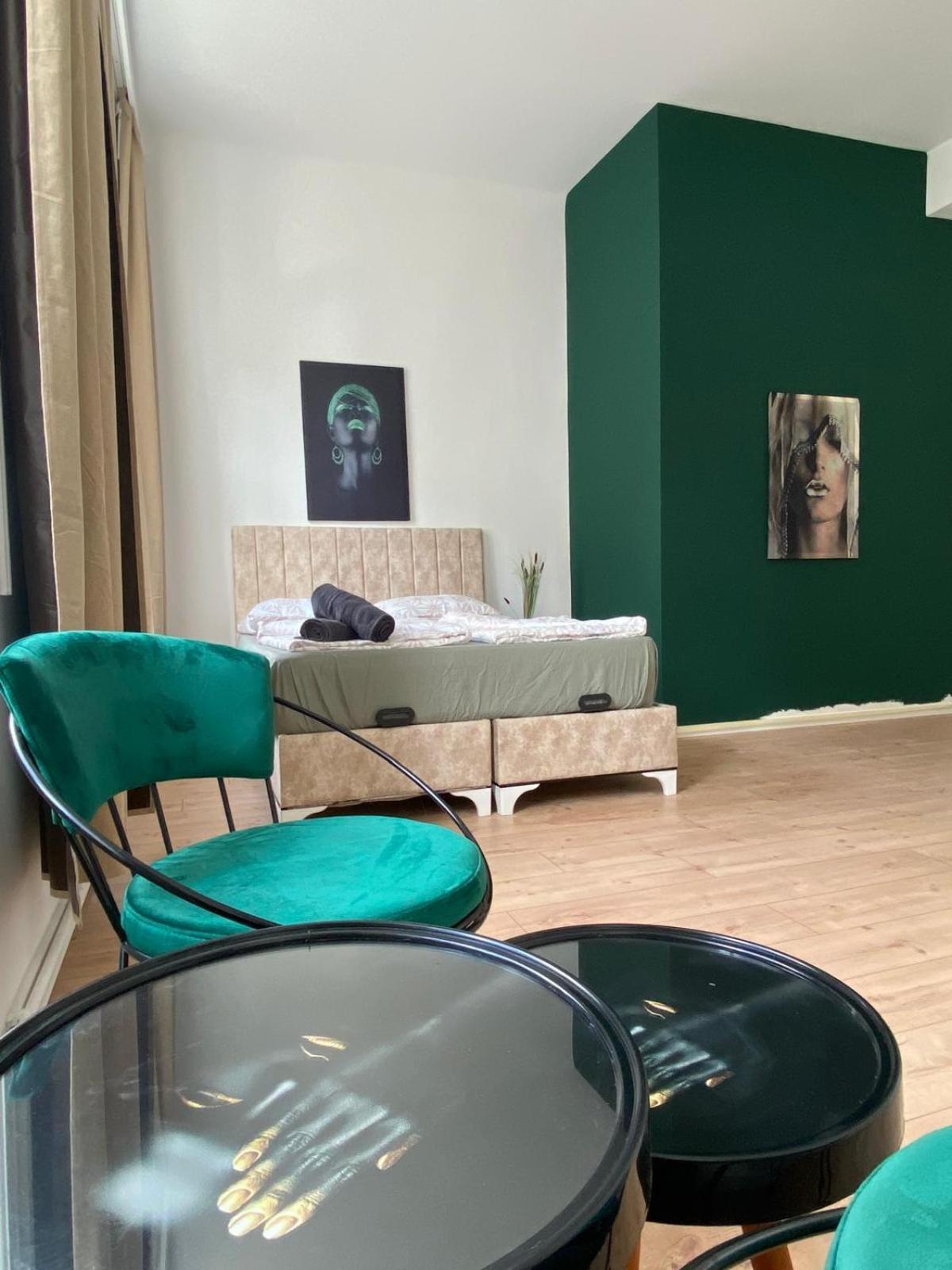 8 Fully Equipped Studio Shared Apt W Terrace Margareten Viyana Dış mekan fotoğraf