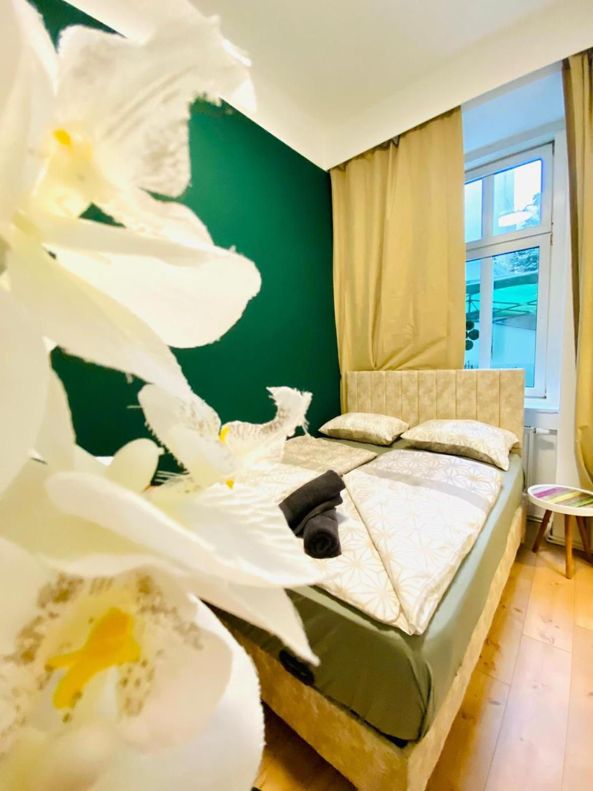 8 Fully Equipped Studio Shared Apt W Terrace Margareten Viyana Dış mekan fotoğraf