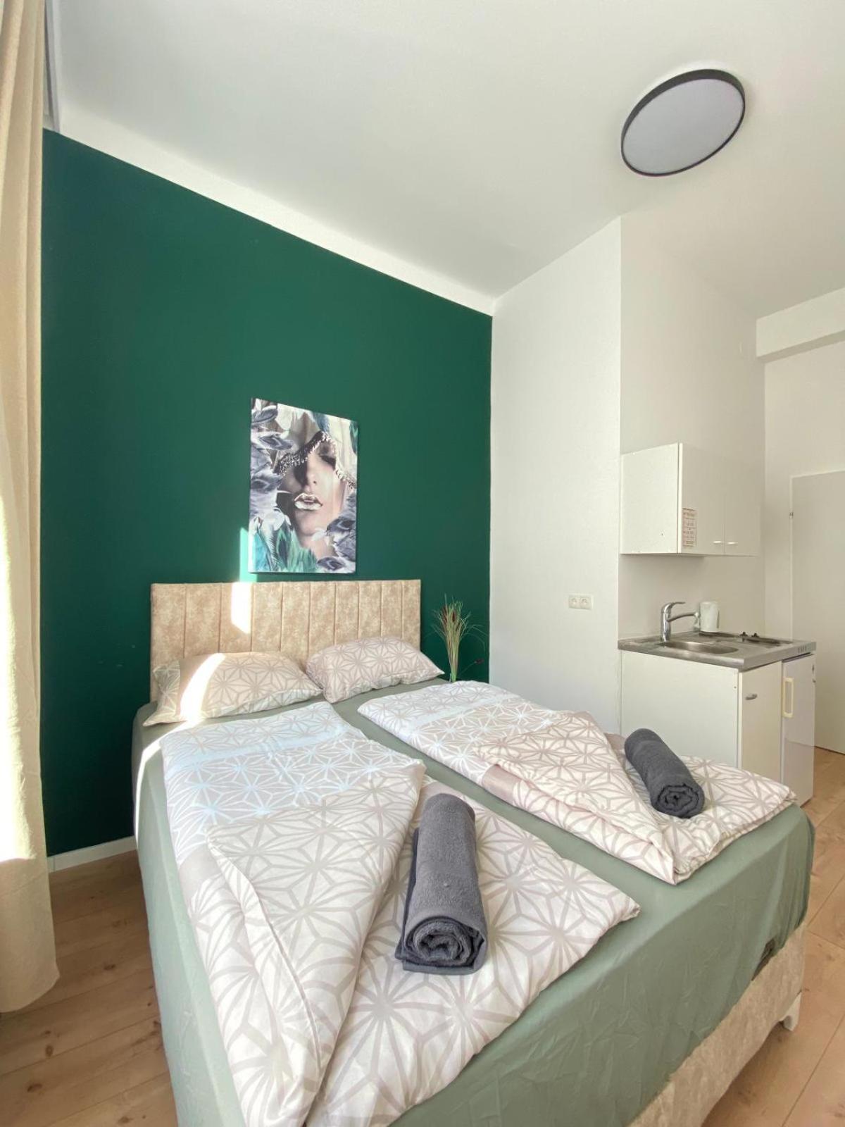 8 Fully Equipped Studio Shared Apt W Terrace Margareten Viyana Dış mekan fotoğraf