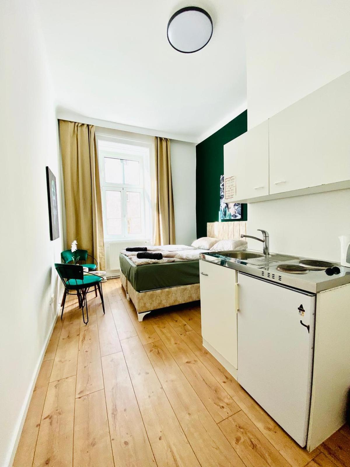8 Fully Equipped Studio Shared Apt W Terrace Margareten Viyana Dış mekan fotoğraf