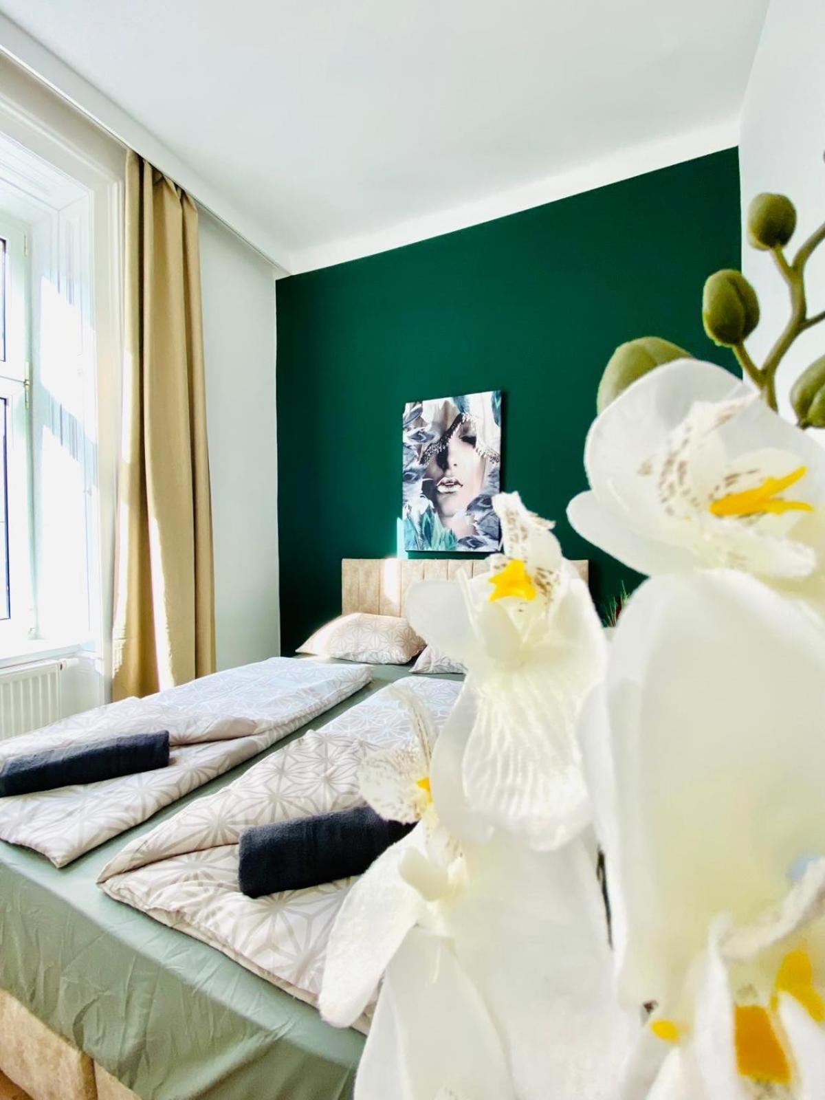 8 Fully Equipped Studio Shared Apt W Terrace Margareten Viyana Dış mekan fotoğraf