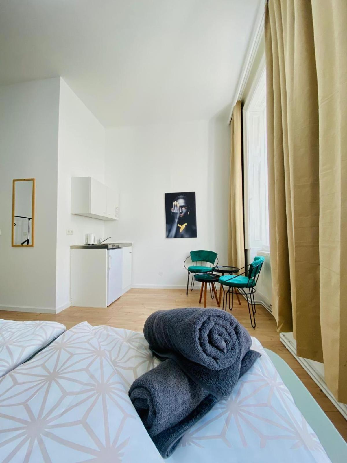 8 Fully Equipped Studio Shared Apt W Terrace Margareten Viyana Dış mekan fotoğraf