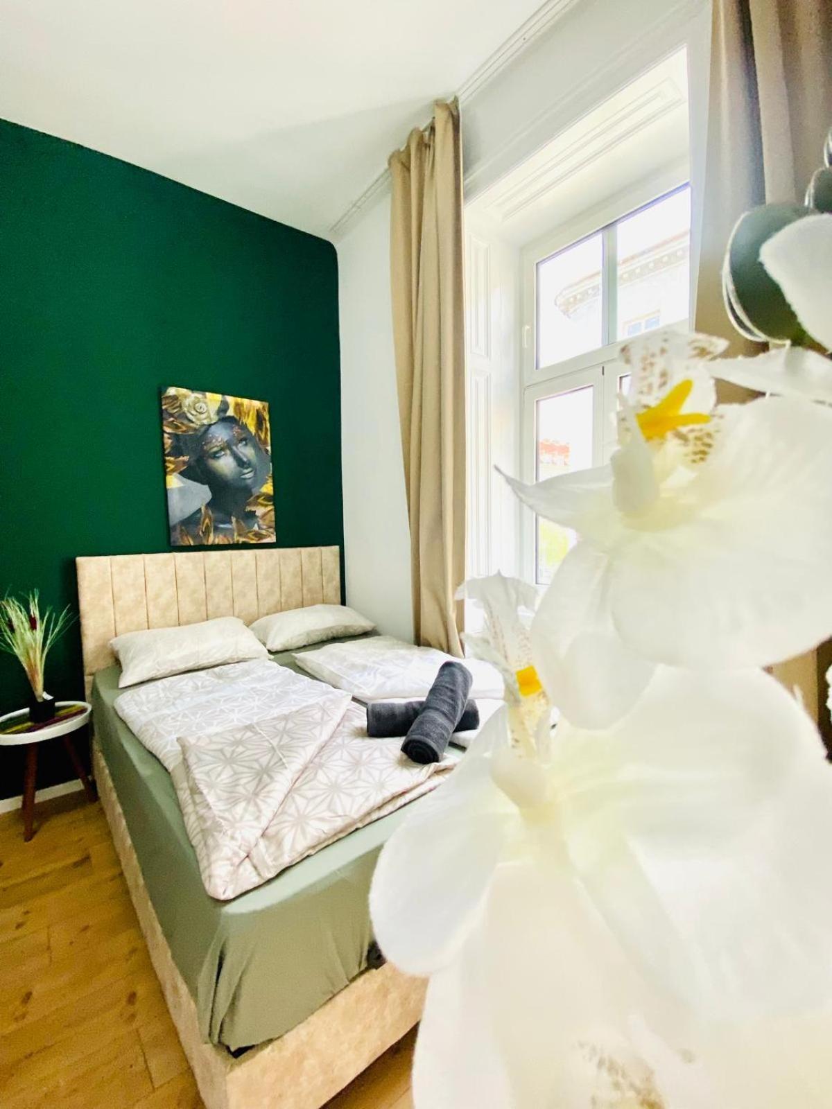 8 Fully Equipped Studio Shared Apt W Terrace Margareten Viyana Dış mekan fotoğraf