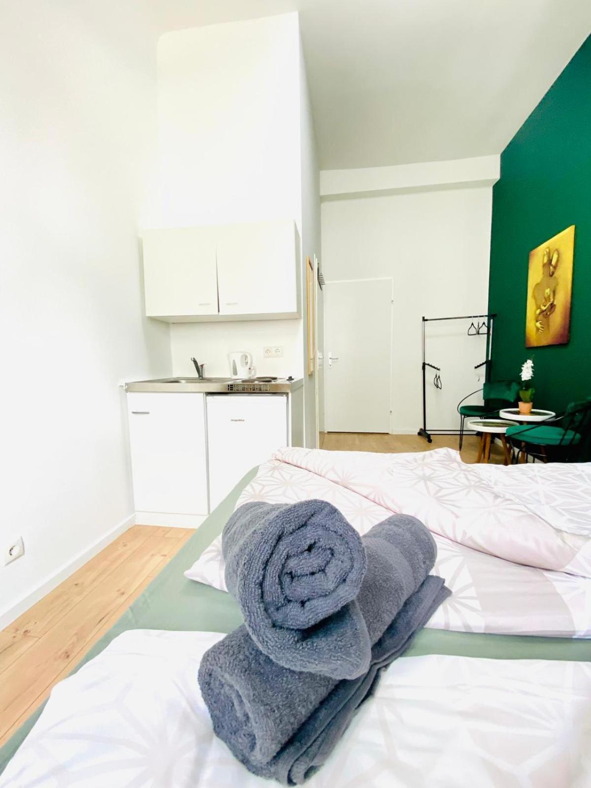 8 Fully Equipped Studio Shared Apt W Terrace Margareten Viyana Dış mekan fotoğraf
