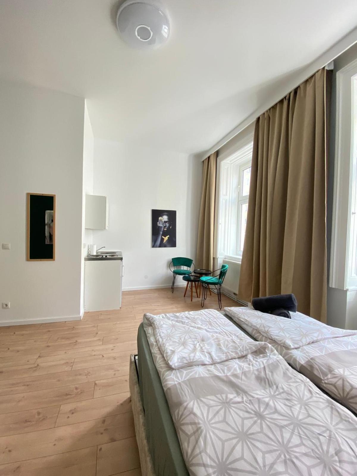 8 Fully Equipped Studio Shared Apt W Terrace Margareten Viyana Dış mekan fotoğraf