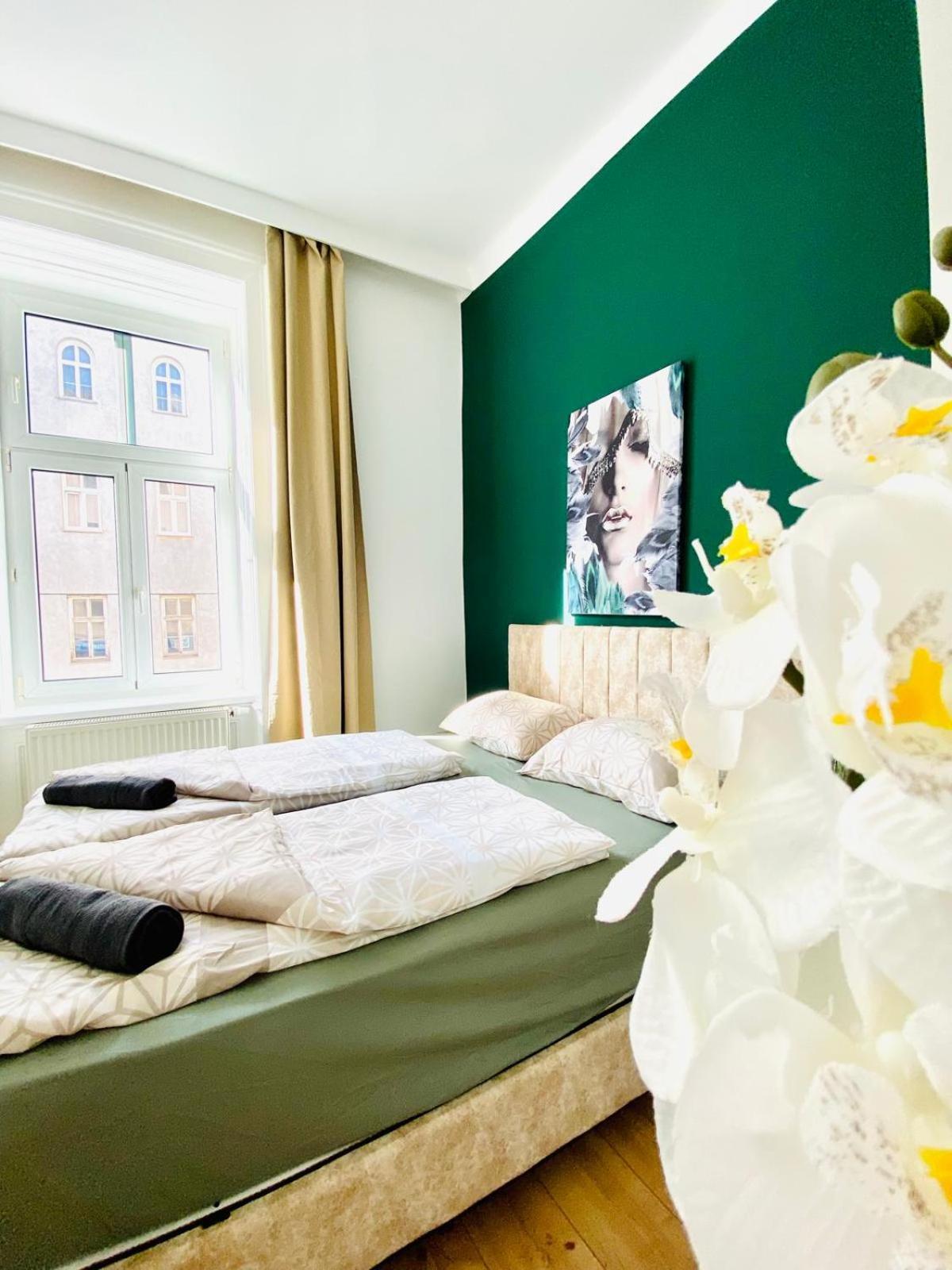 8 Fully Equipped Studio Shared Apt W Terrace Margareten Viyana Dış mekan fotoğraf
