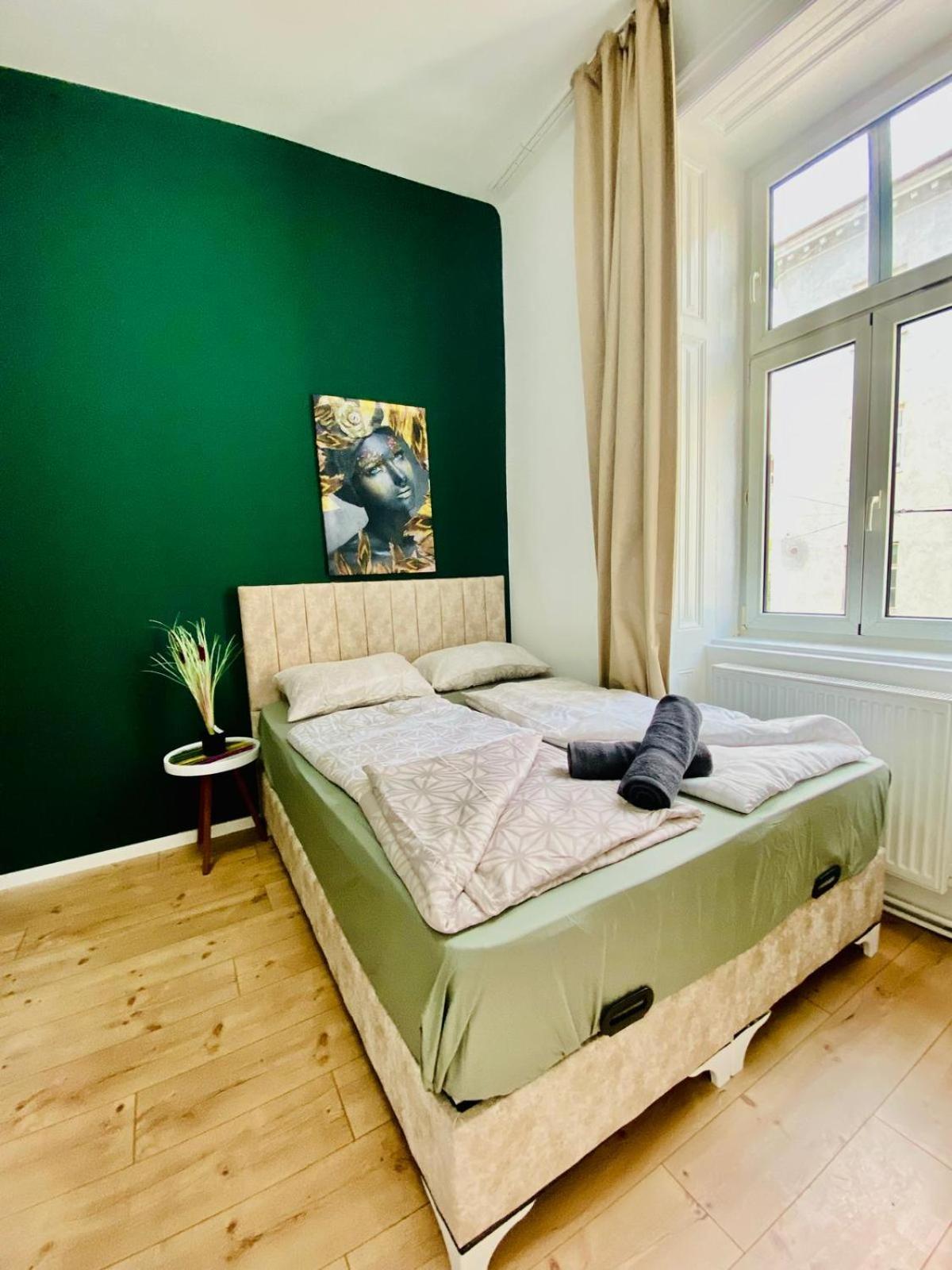 8 Fully Equipped Studio Shared Apt W Terrace Margareten Viyana Dış mekan fotoğraf
