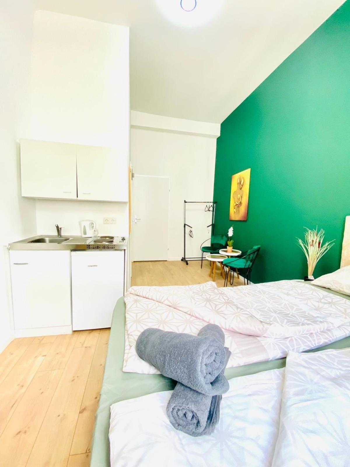 8 Fully Equipped Studio Shared Apt W Terrace Margareten Viyana Dış mekan fotoğraf